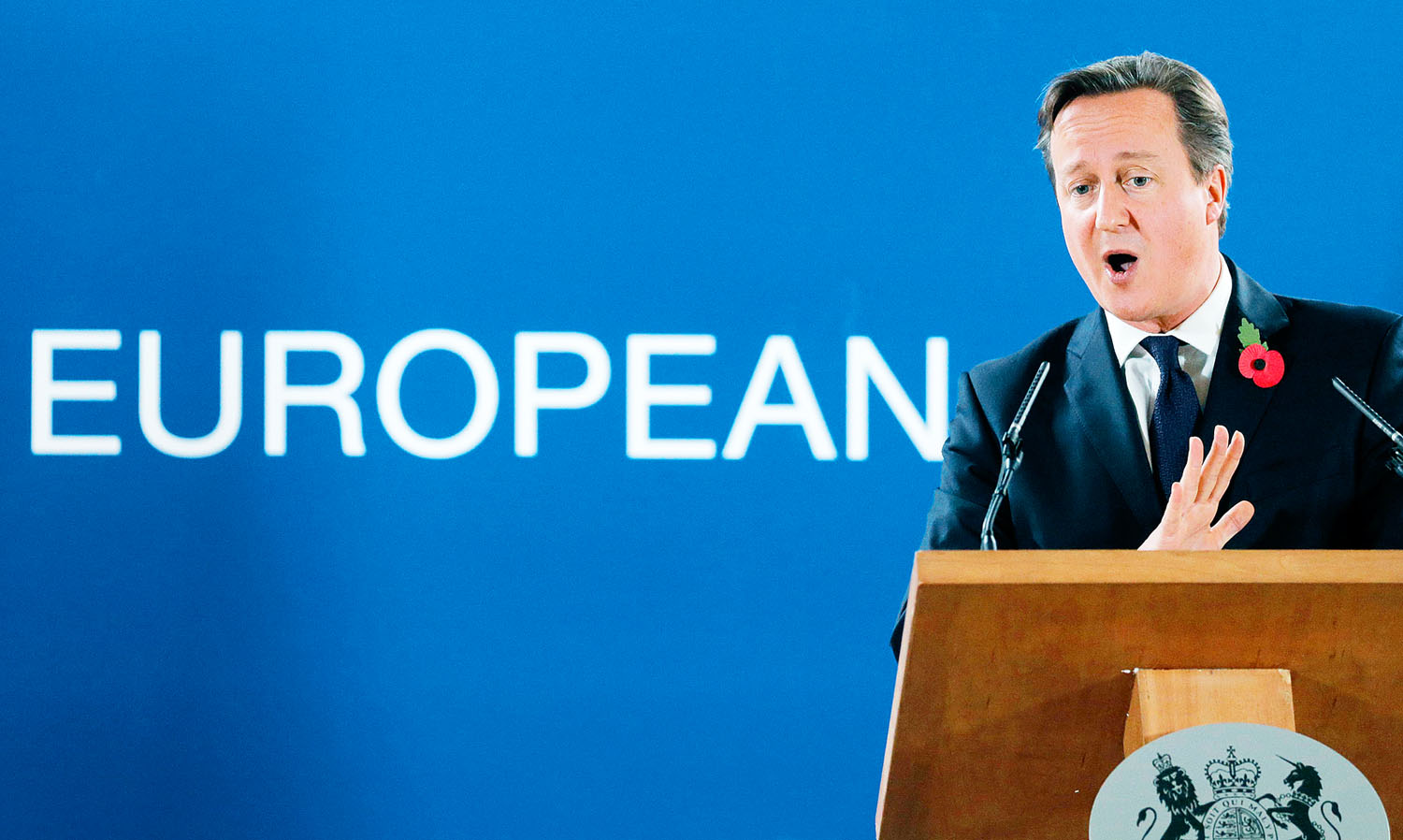 A brüsszeli sajtótájékoztatón Cameron elfogadhatatlannak nevezte az európai követelést