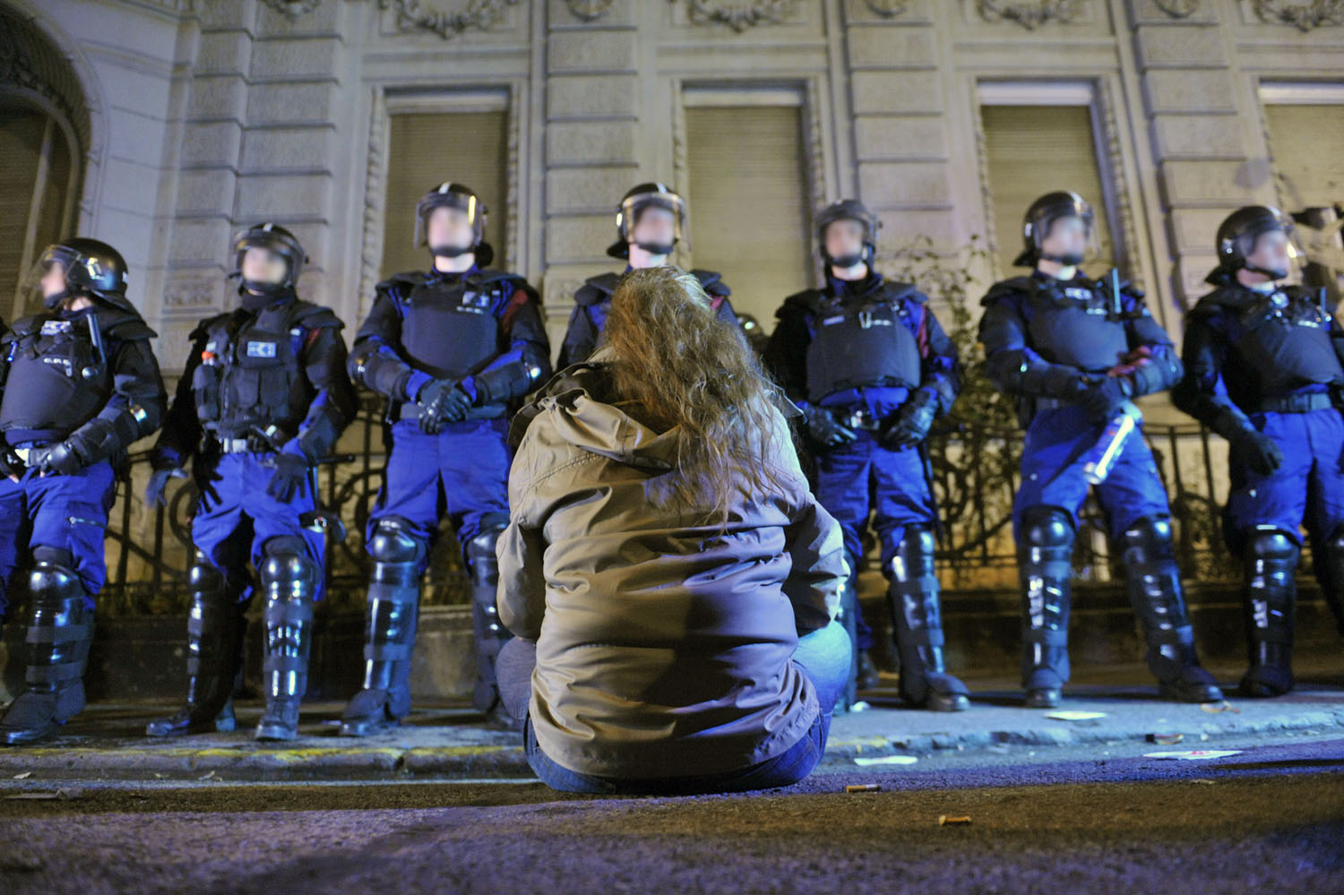 A rendőrök szerint marhaság, hogy szándékosan engedték be a tüntetőket a Lendvay utcába