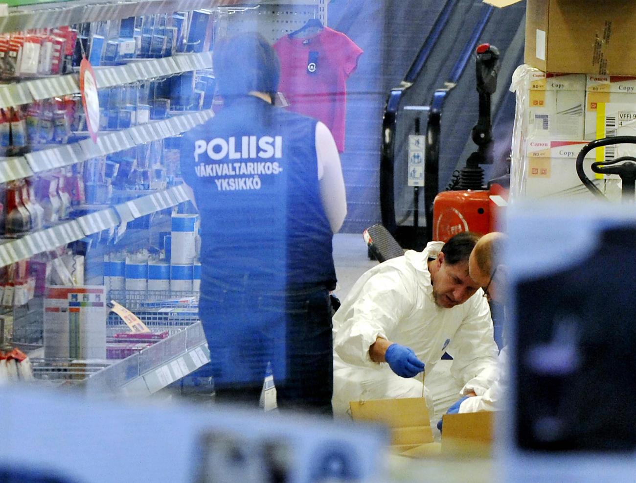Rendőrök vizsgálódnak a finnországi Espooban egy bevásárlóközpontban történt lövöldözés után