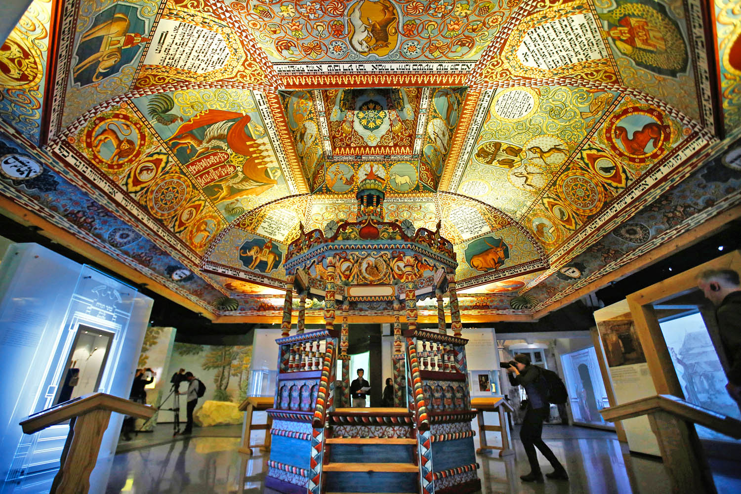 A múzeum számára újraalkották az egykori gwozdzieci zsinagóga mennyezetét
