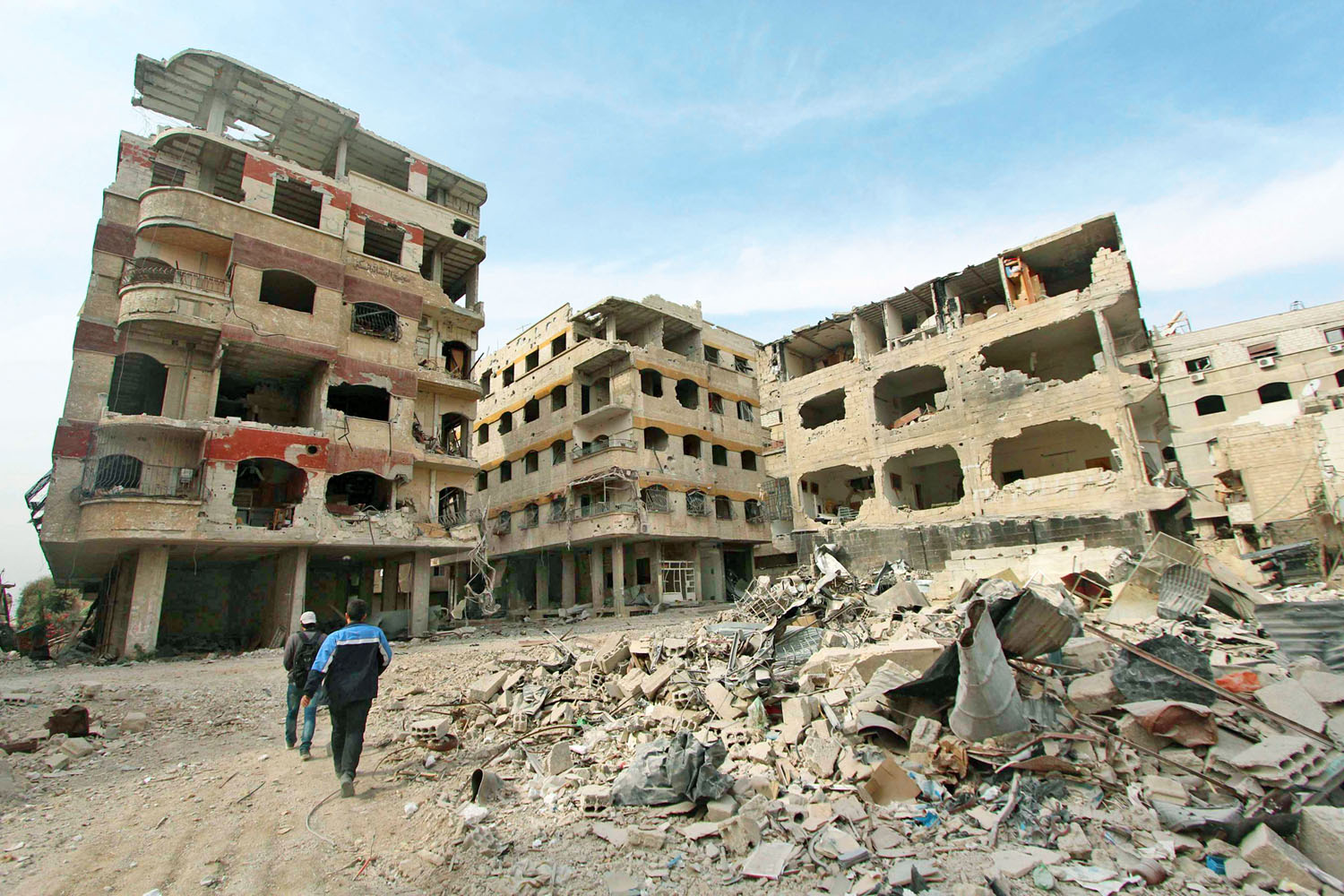 Szétlőtt, lakatlanná vált házak Damaszkusz egyik külvárosában
