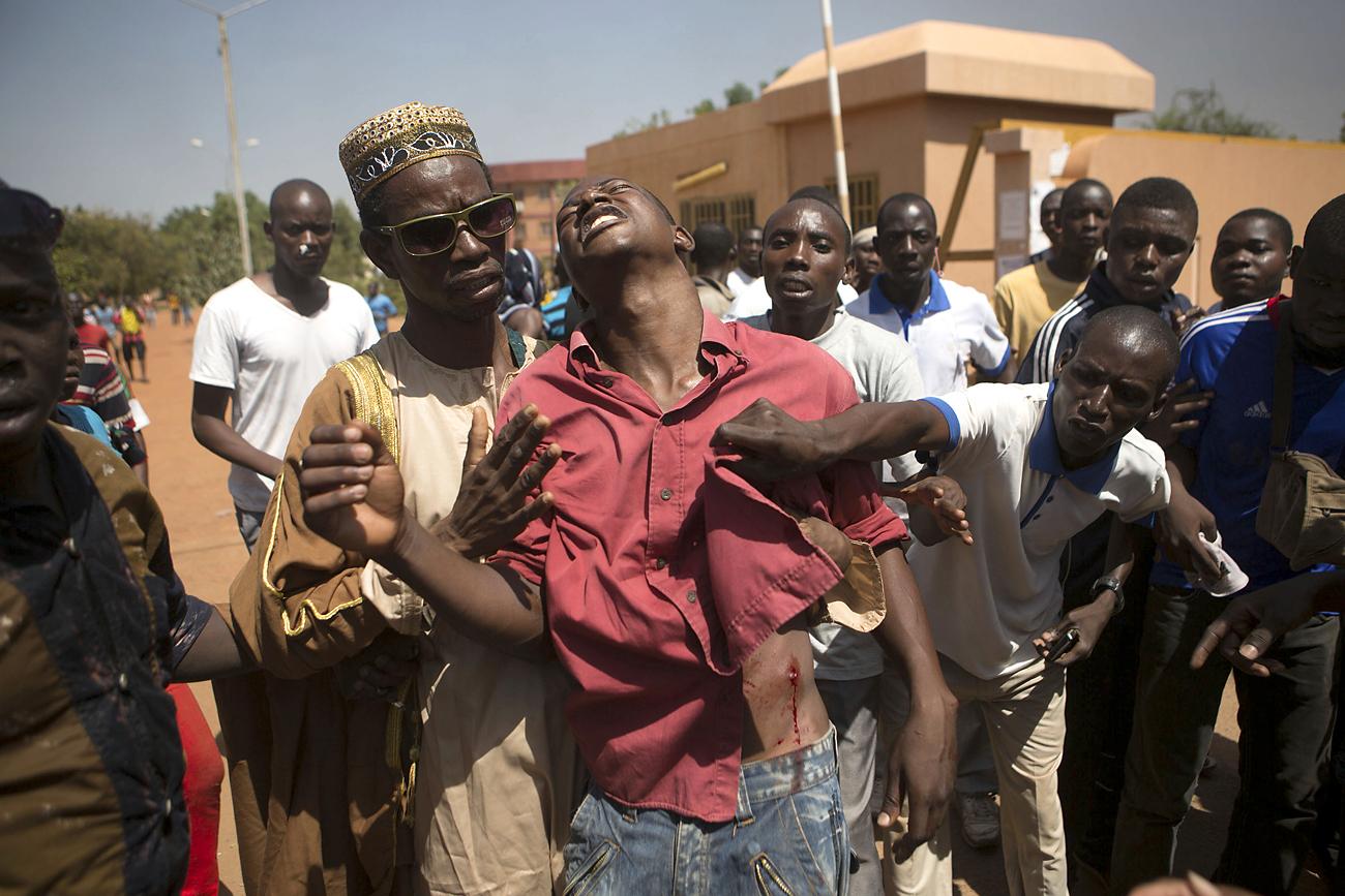 Sérült tüntető a Burkina Faso-i fővárosban.