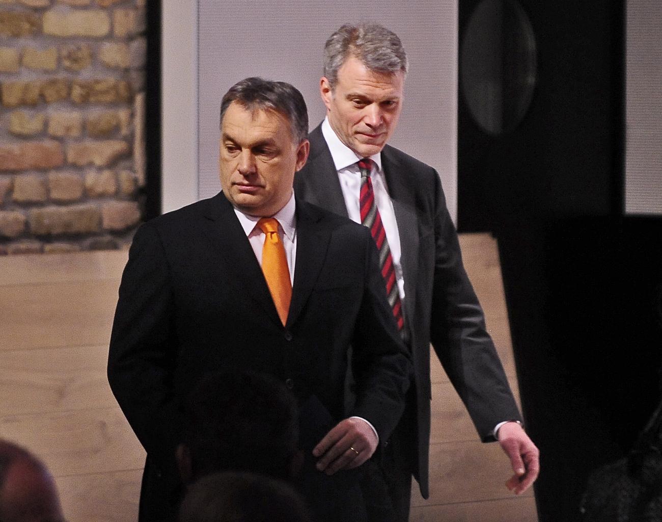 Orbán Viktor és Chris Mattheisen, a Magyar Telekom vezérigazgatója. Készek segíteni