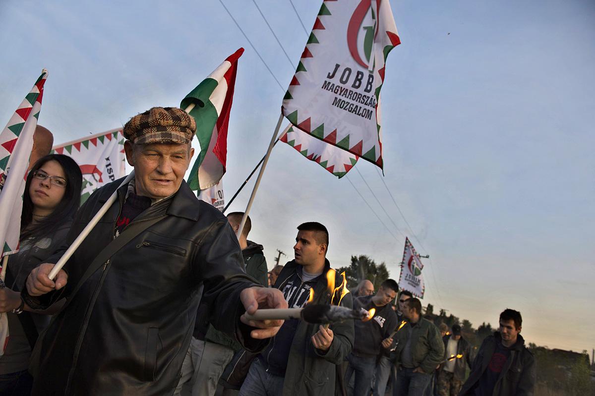 A Jobbik fáklyás felvonulása tavaly októberben Soroksáron. Visszafogottabbak lettek