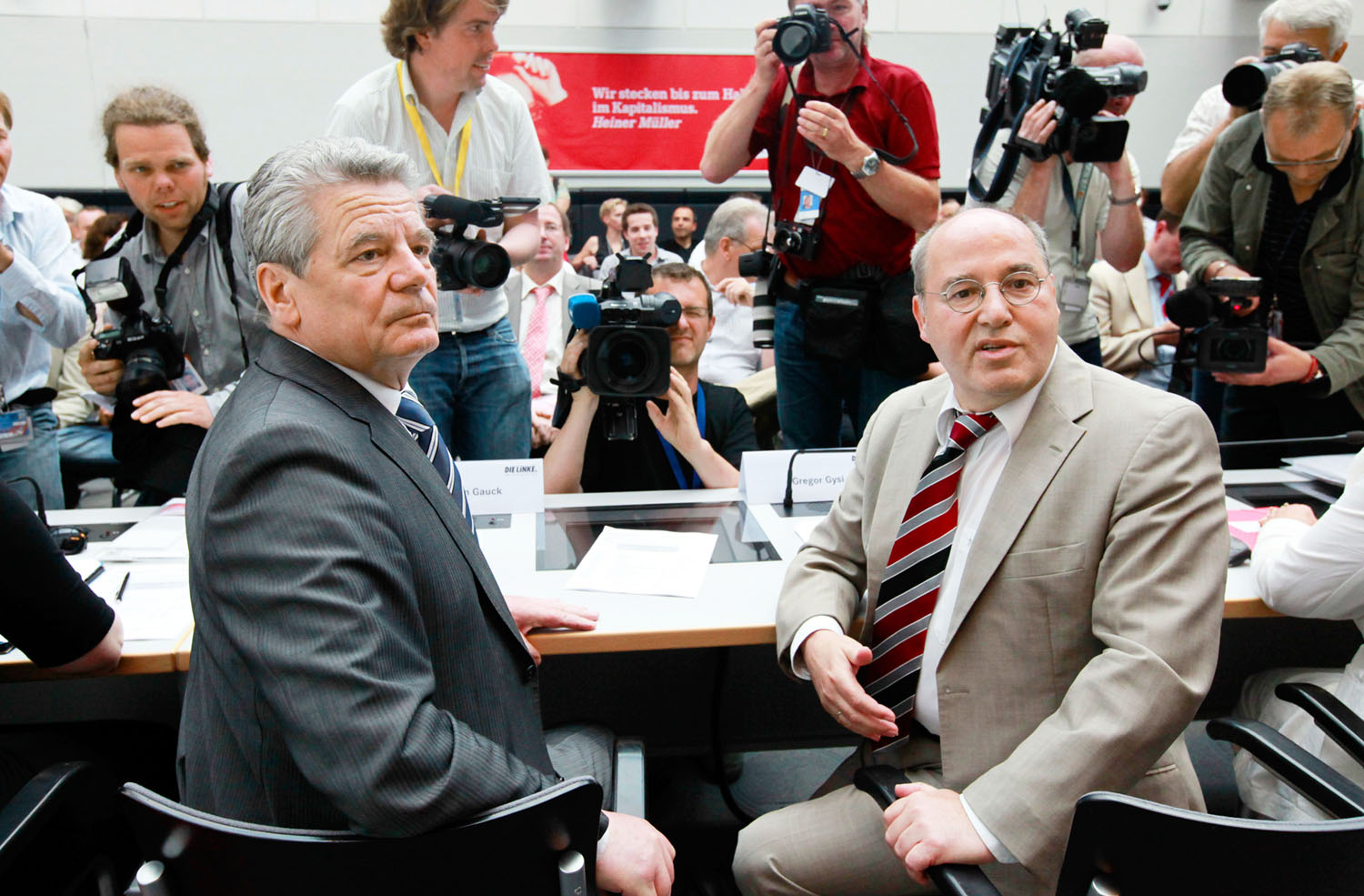 Joachim Gauck, akkor még elnökjelöltként, és a balpárt részéről Gregor Gysi a Bundestagban