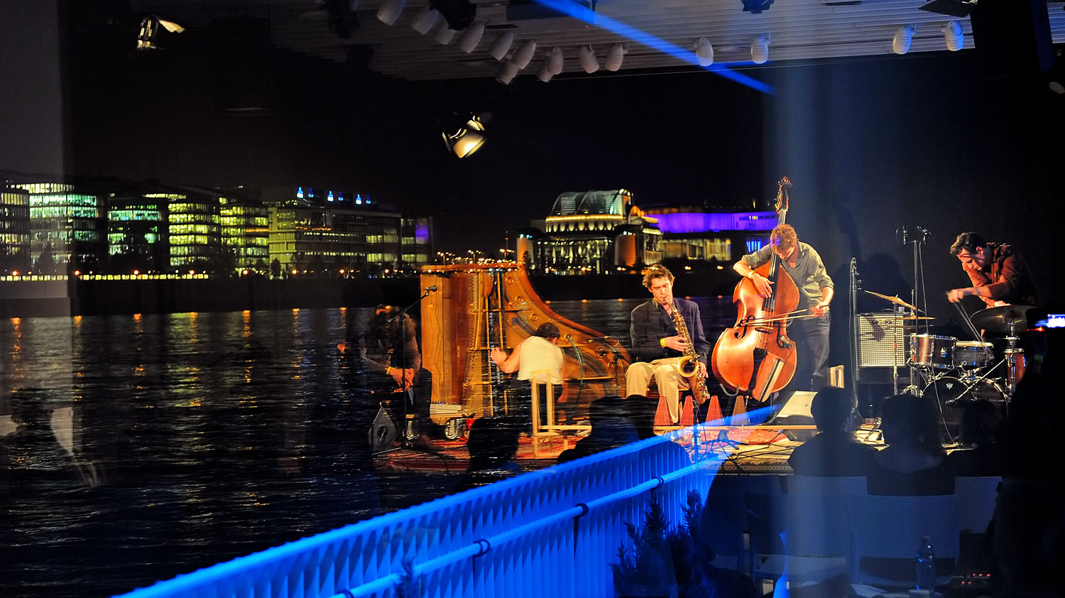 Független színházi zenekarok és hangkeltők első fesztiválja a Duna felett