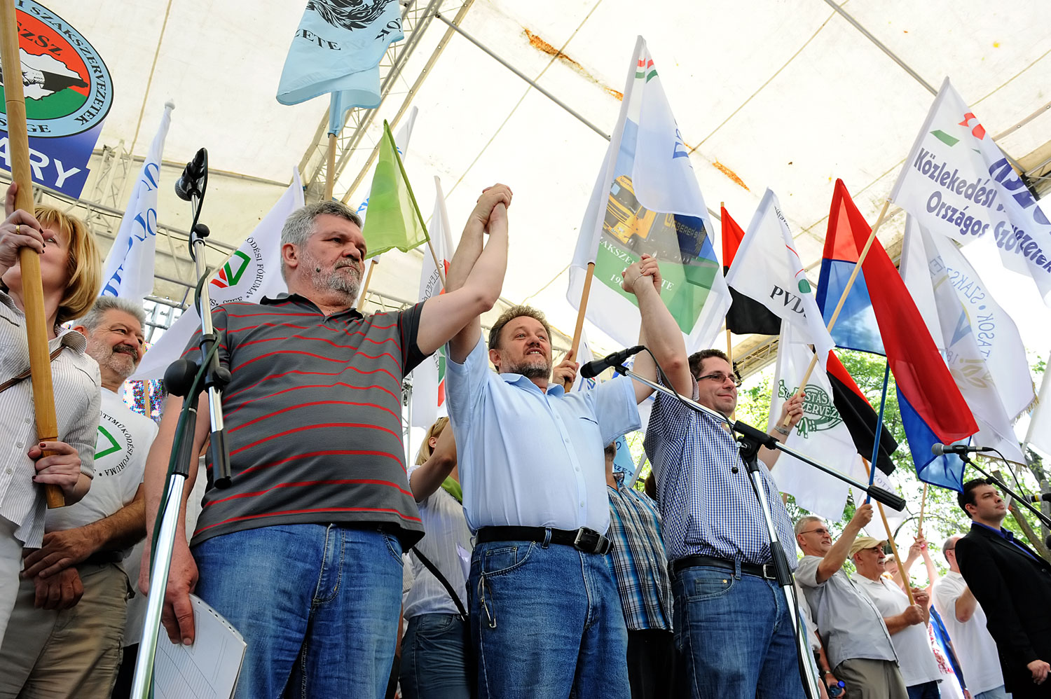 A három szakszervezet vezetője 2013. május 1-jén jelentette be az egyesülést