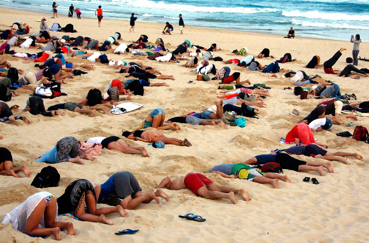 Bondi Beach-i tüntetők véleménye a klímaváltozás körüli vitáról.