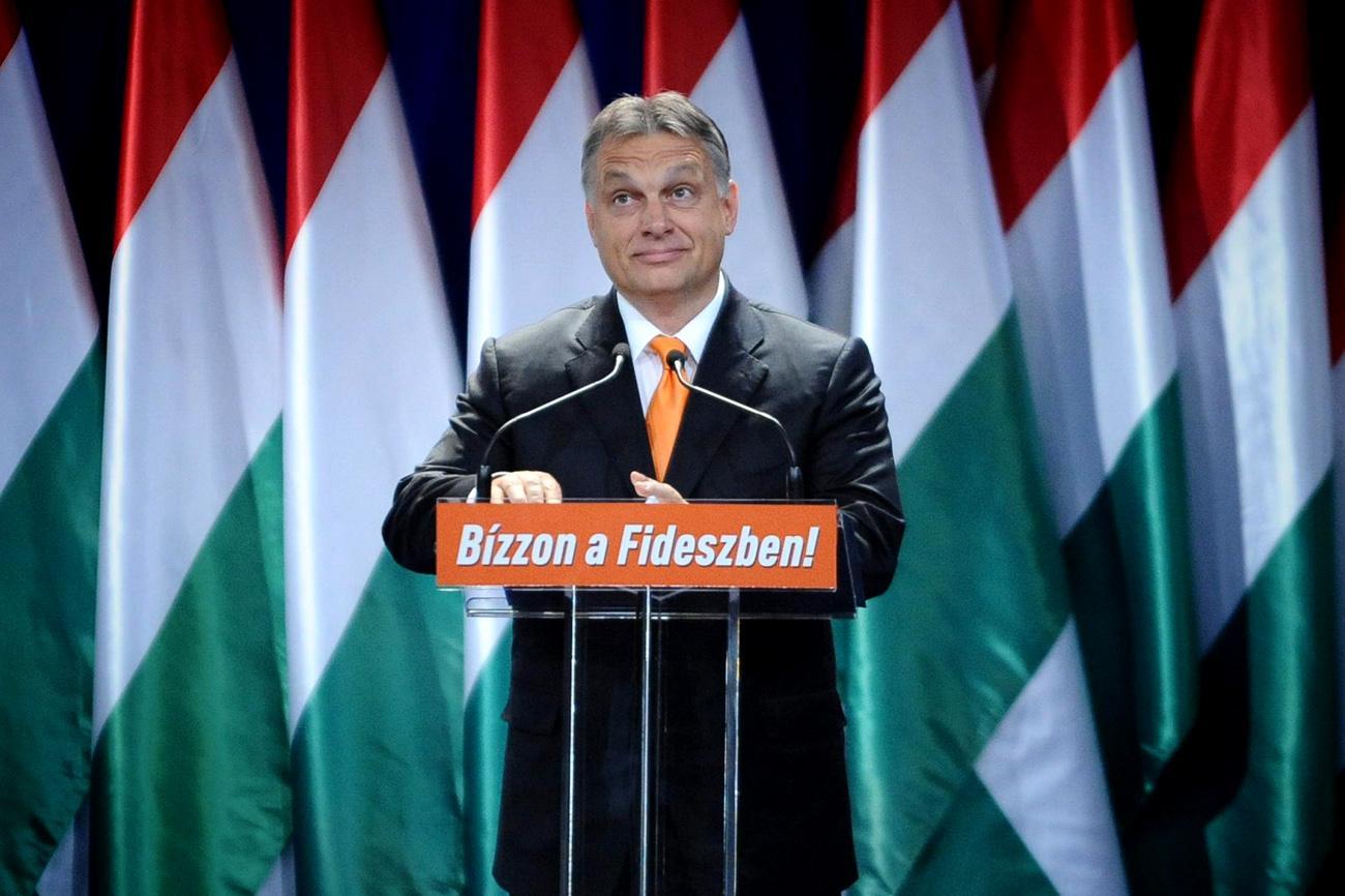 Orbán Viktor a Fidesz-KDNP megválasztott polgármestereinek és önkormányzati képviselőinek a részvételével rendezett október 19-i értékelő nagygyűlésen. 830 millió forint közpénz csak a szlogenekre ment el