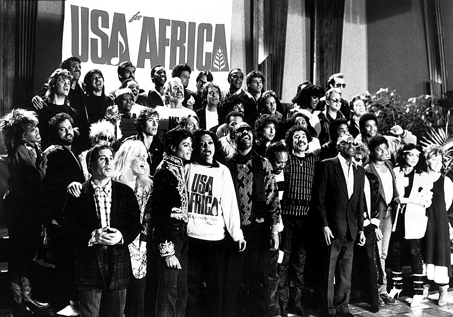 Az album egy esztendő alatt 50 millió dollárt hozott az afrikai éhezők megsegítésére