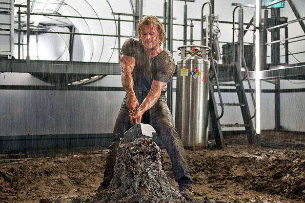 Chris Hemsworth mint Thor