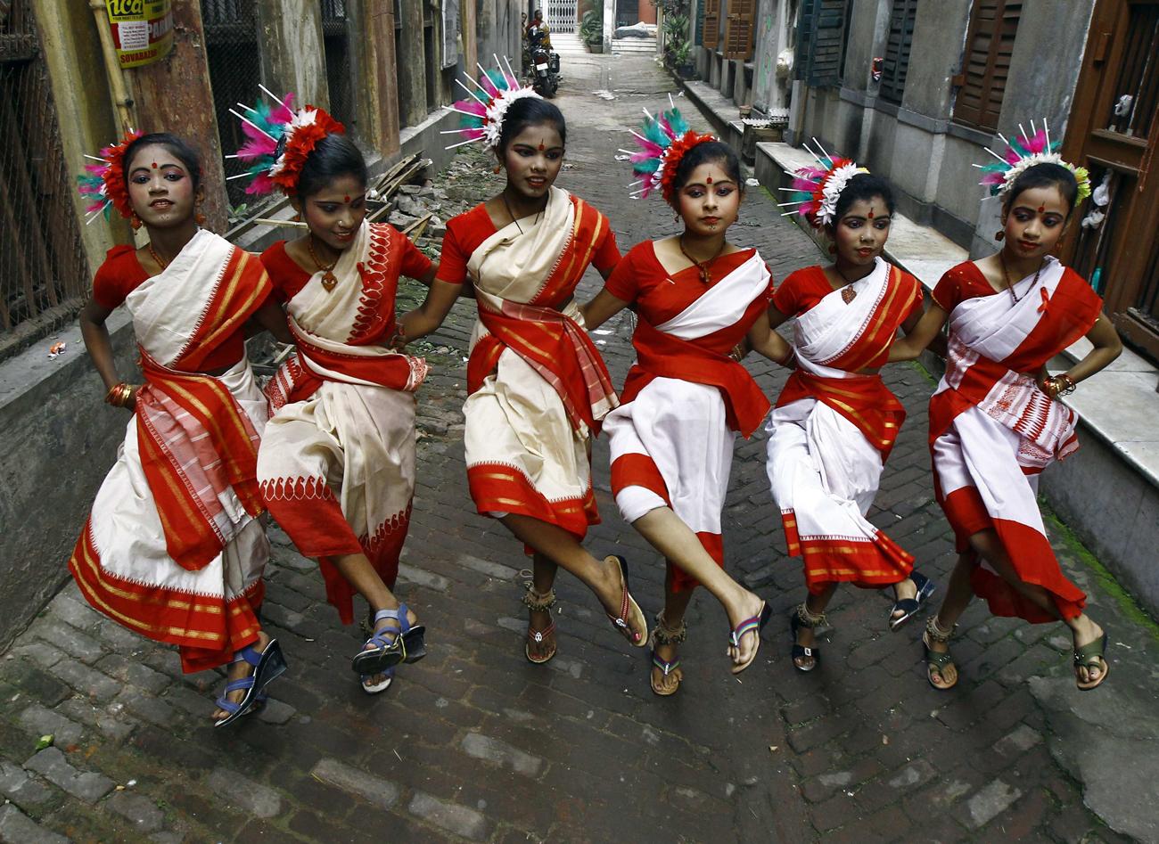 HIV-kampány hagyományos táncbemutatóval Kalkuttában.
