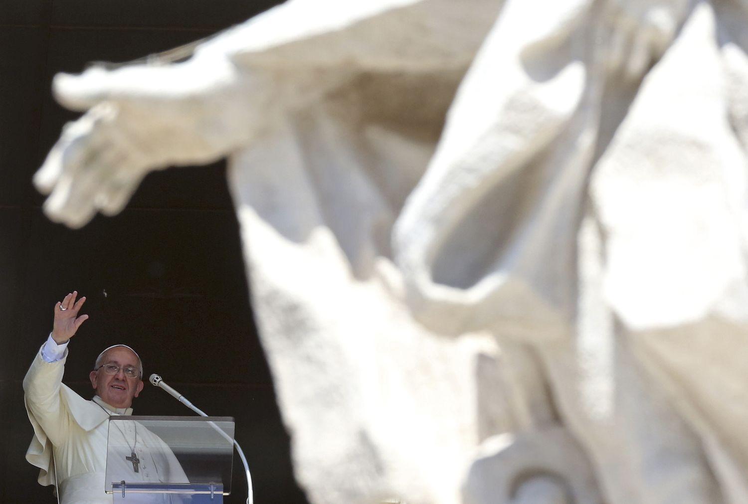 A pápa levette a választás terhét a hívőkről