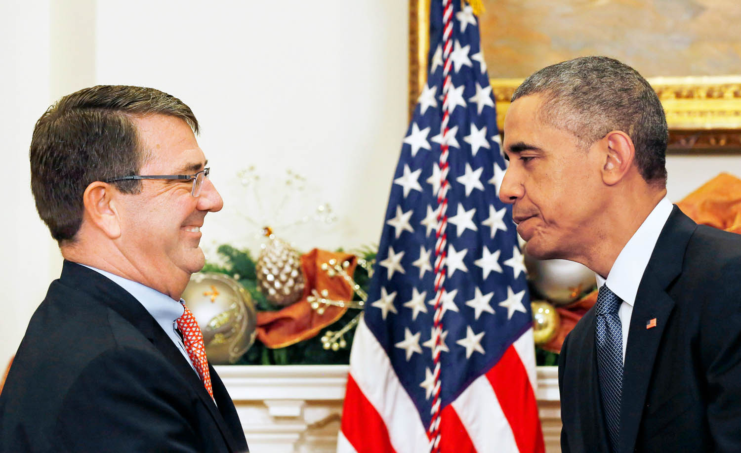Obama üdvözli Cartert jelölésének bejelentésekor. Nézeteltérések is várhatók