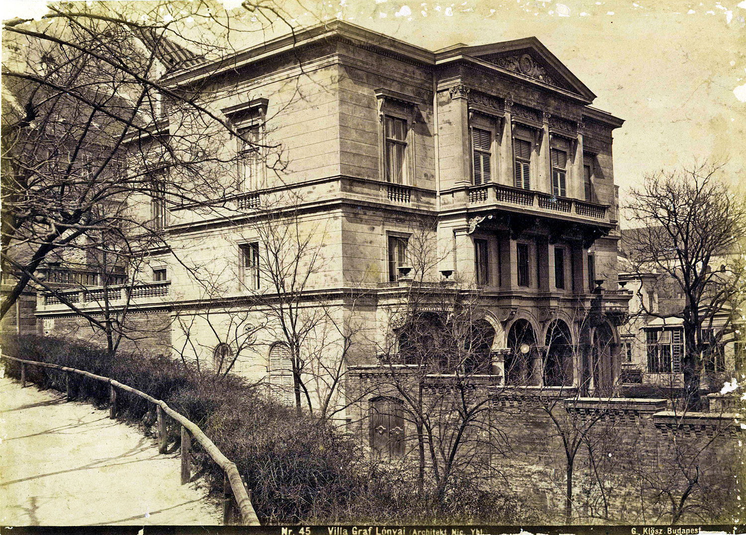 Az épület 1890 körül