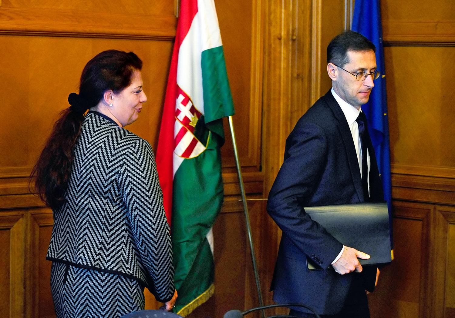 Vida Ildikó főnökével, Varga Mihály nemzetgazdasági miniszterrel