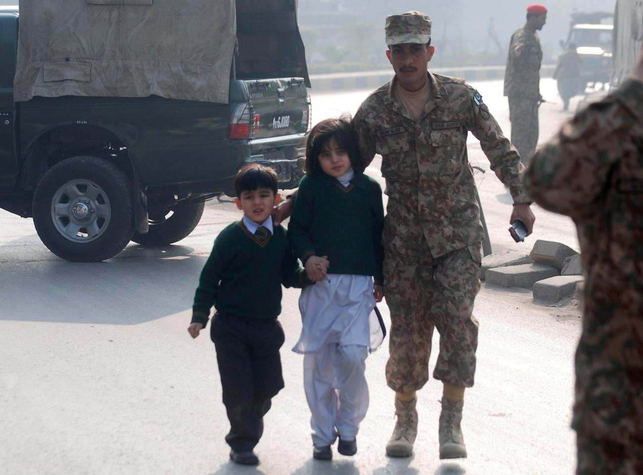 Az iskolában tartózkodó gyerekek nagy részét evakuálták