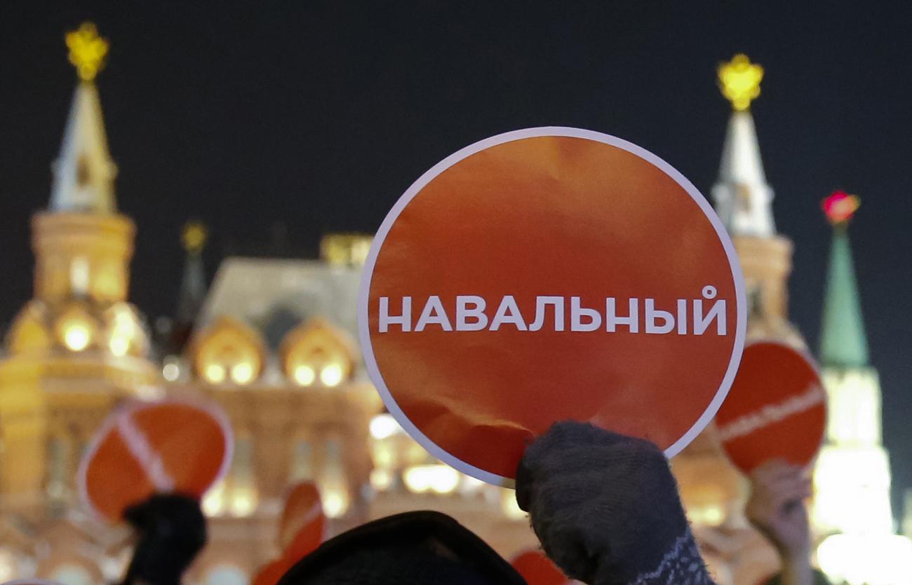 Navalnij hívei este is tüntettek