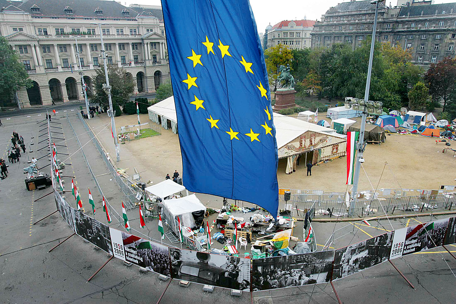 2006, Kossuth tér. Akkor a Fidesz nem akart változást
