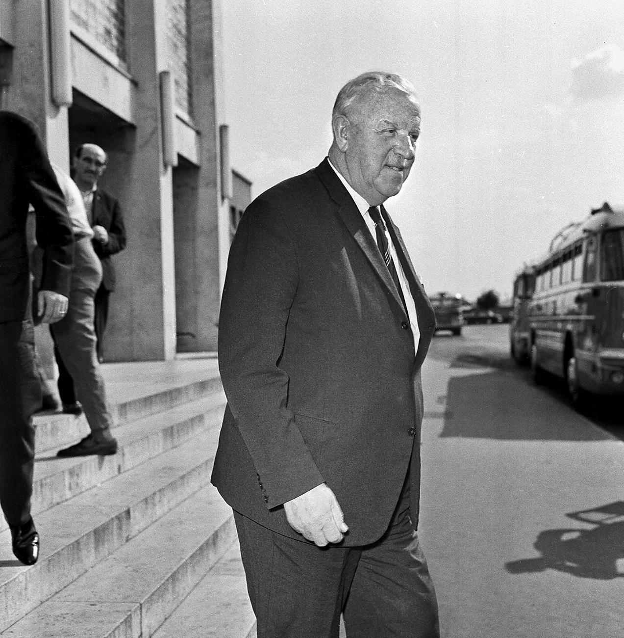 Nem akárki és nem akármilyen okból érkezett Budapestre 1968. szeptember 9-én. A vendég Sir Stanley Rous, a FIFA elnöke – „másodállásban” a Vásárvárosok Kupája-bizottság vezetője – volt, aki abból az alkalomból jött Magyarországra, hogy másnap rendezt