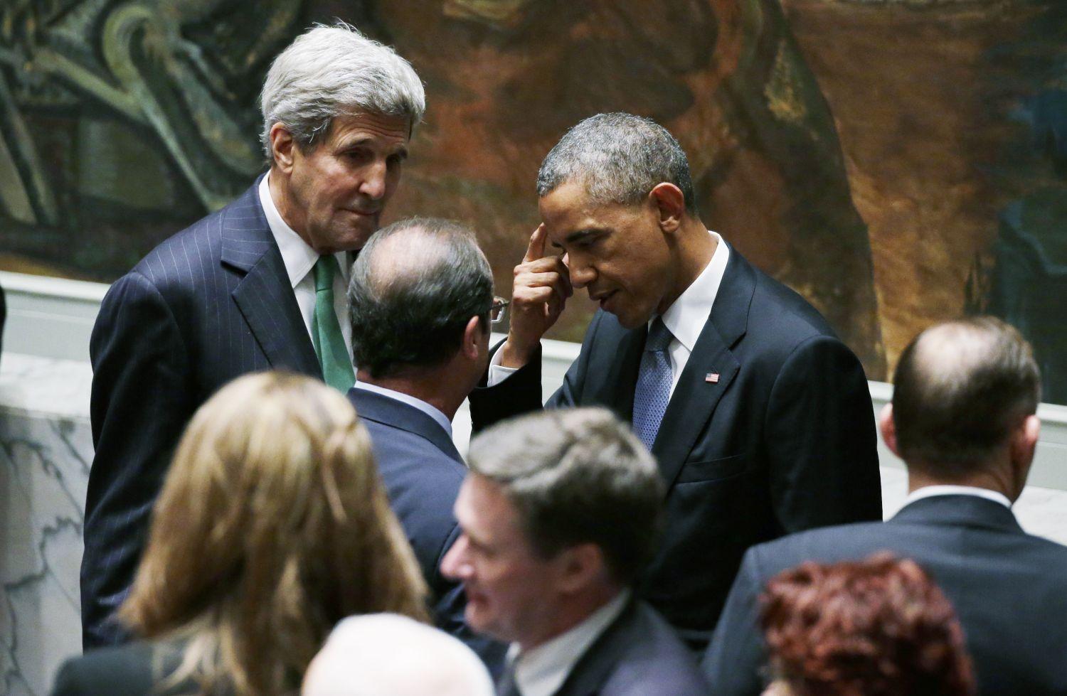 Kerry és Obama aa háttal álló Hollande-dal az ENSZ-ben tavaly szeptemberben. Nem gondoltak rá