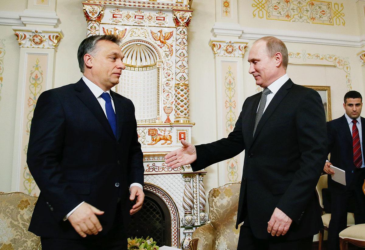Orbán és Putyin tavaly januárban az orosz elnök novo-ogarjevói rezidenciáján. Az aduk többsége orosz kezében van