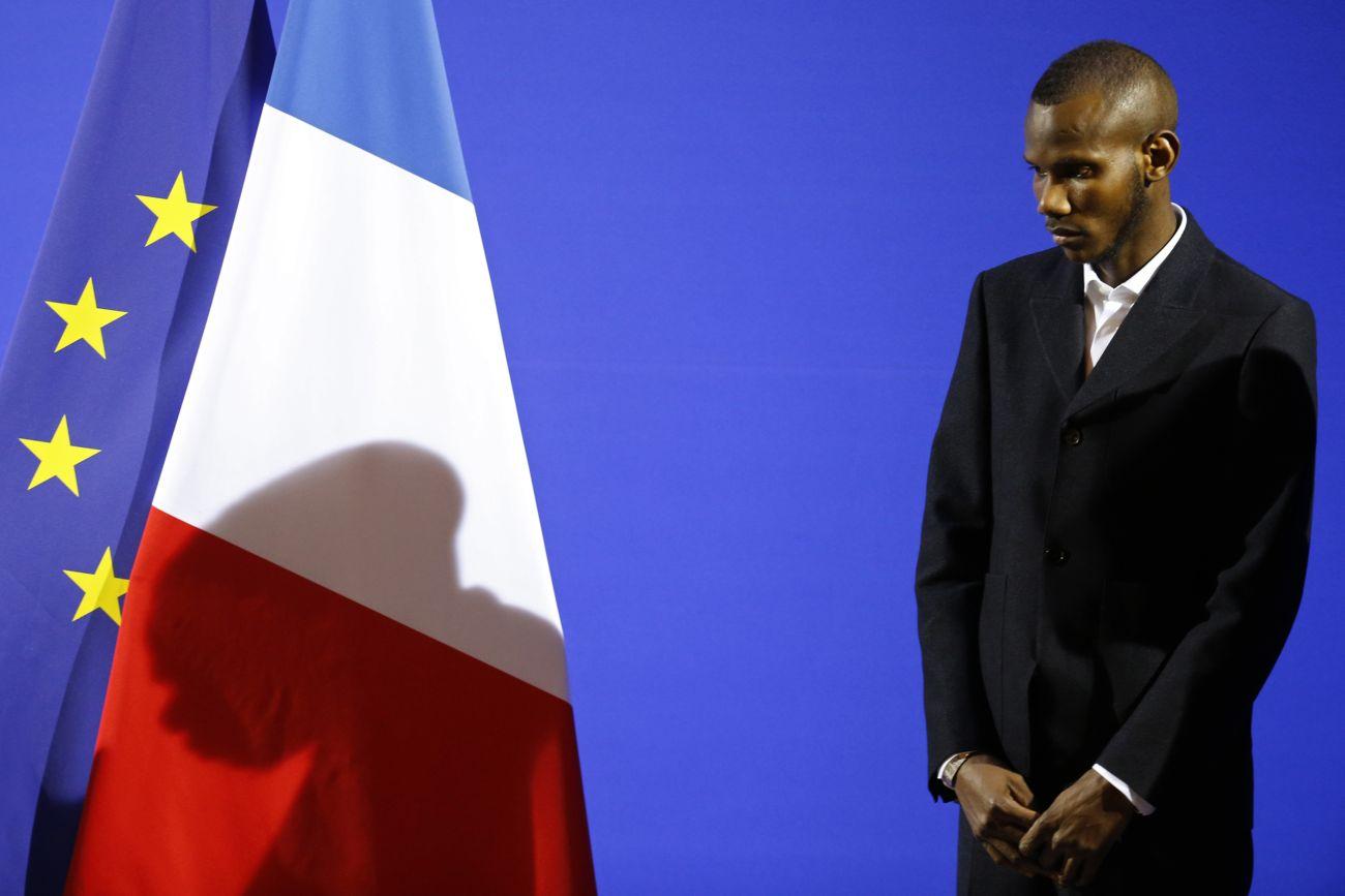 A mali bevándorló, Lassana Bathily, aki január 9-én 15 ember életét mentette meg a párizsi kóser szupermarket elleni támadás alatt, a hőstettéért pedig francia állampolgárságot kapott