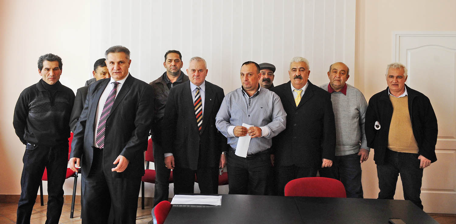 Vizsgálóbizottság felállítását követelik a roma önkormányzat felháborodott képviselői