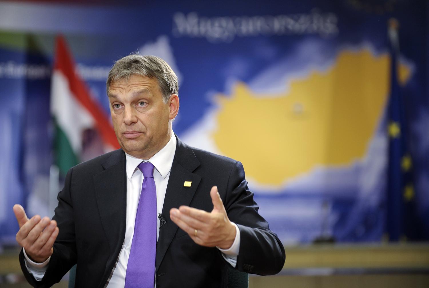 Orbán 2011 októberében egy brüsszeli EU-csúcs szünetében. Irgalom van, politikai korrektség nincs