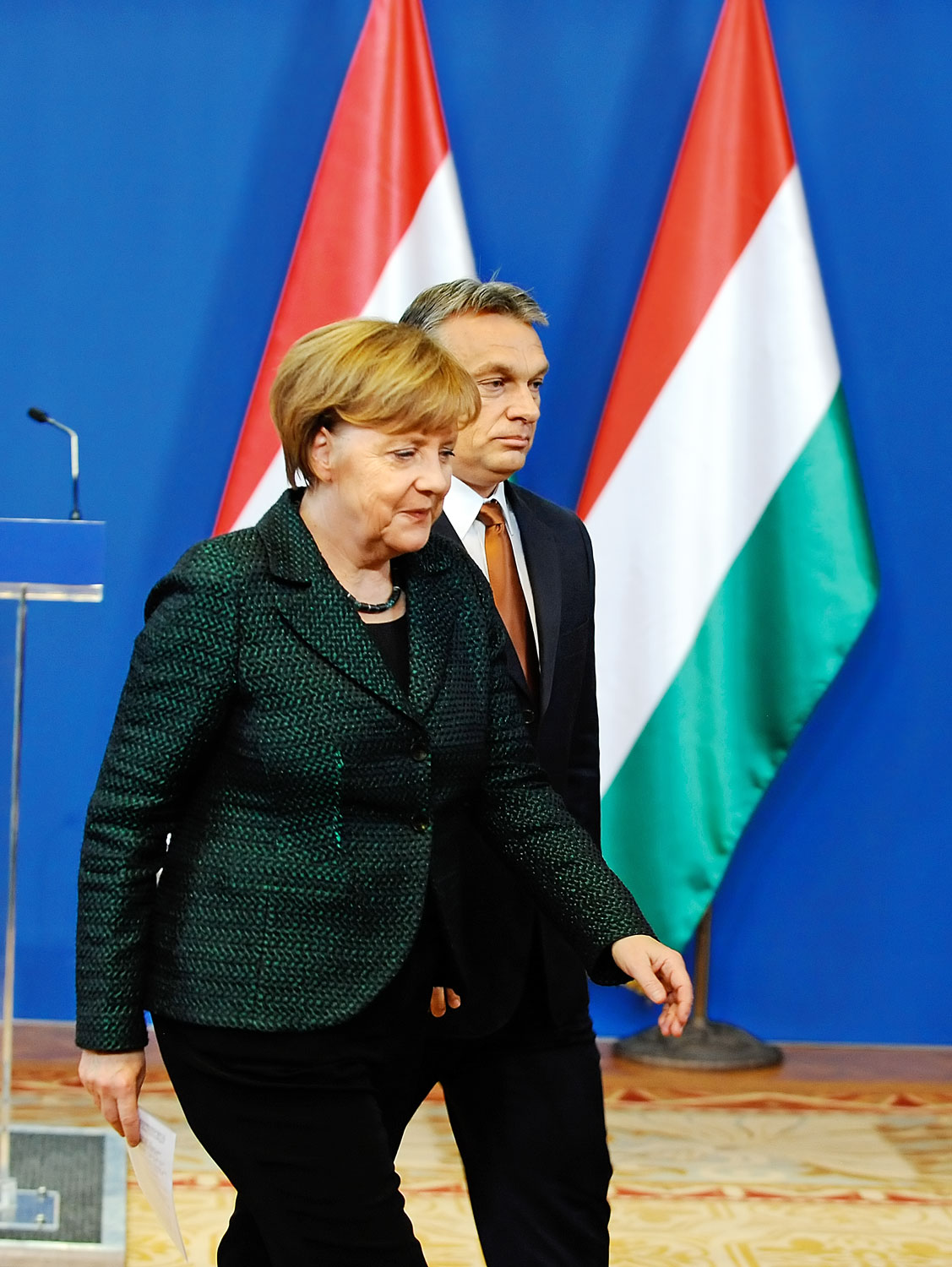 Amikor Angela Merkel vitába szállt Orbán Viktorral a demokrácia fogalmáról, a politika iránt érdeklődő német polgárok kedvére tett.Igaza volt a magyar kormánytagnak, hogy a kancellár – miközben szívéből szólt – hazabeszélt. Tőle ezt várja el a válasz