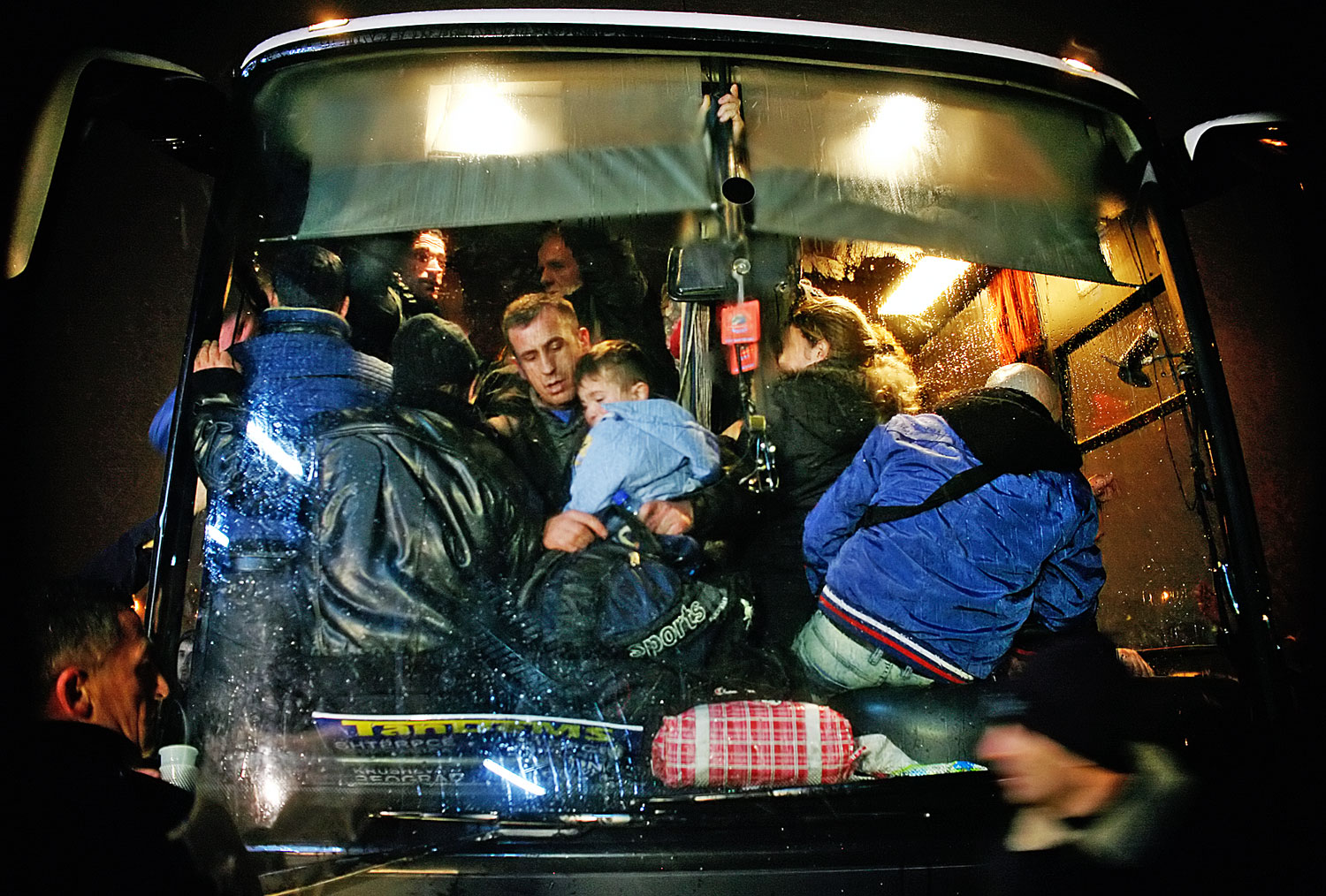 Pristinában próbálnak minél többen felférni a Szabadka felé tartó buszra