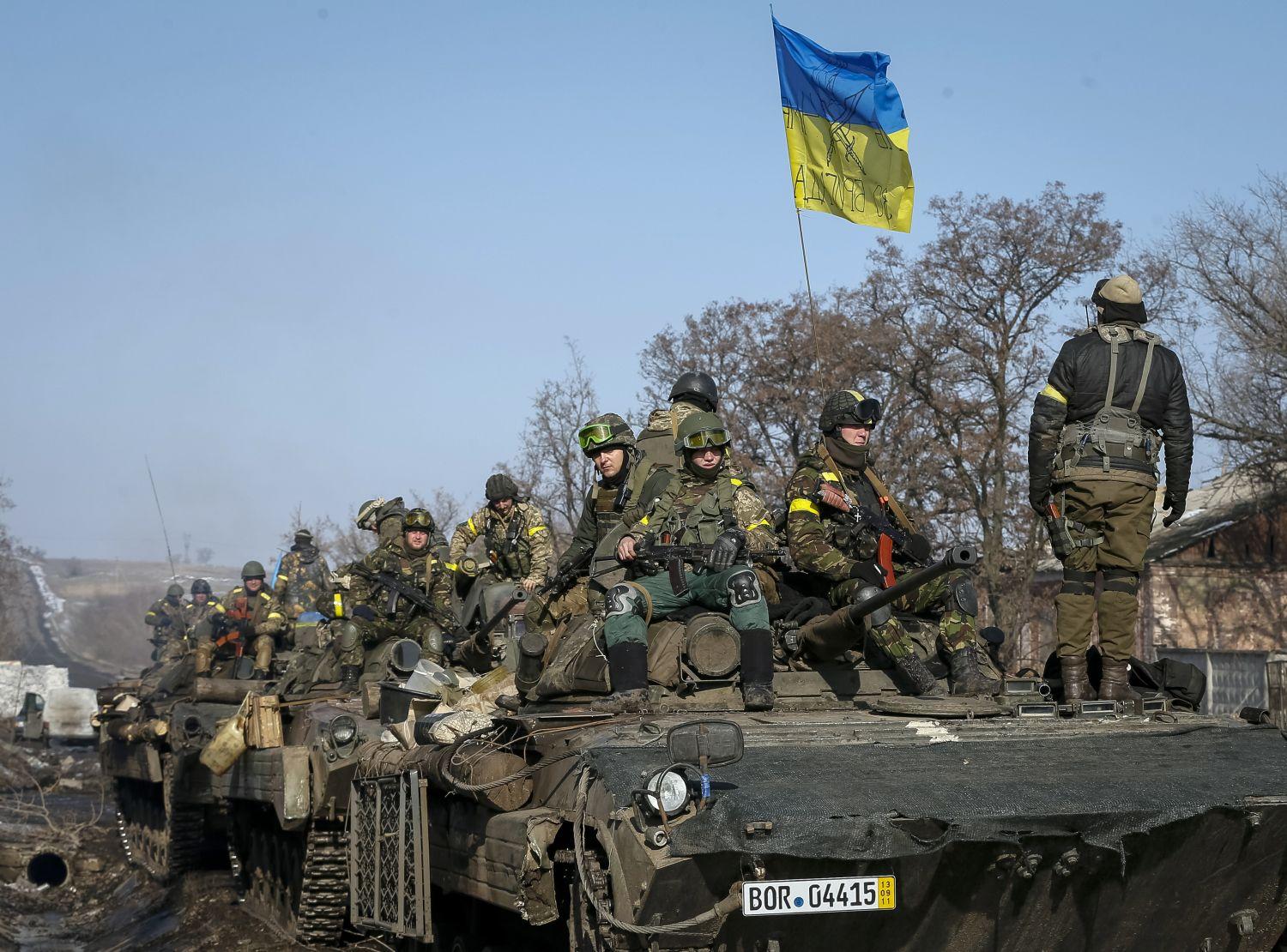 Ukrán katonák csütörtökön Devalcevénél. A tűzszünet holnap éjfélkor lép életbe