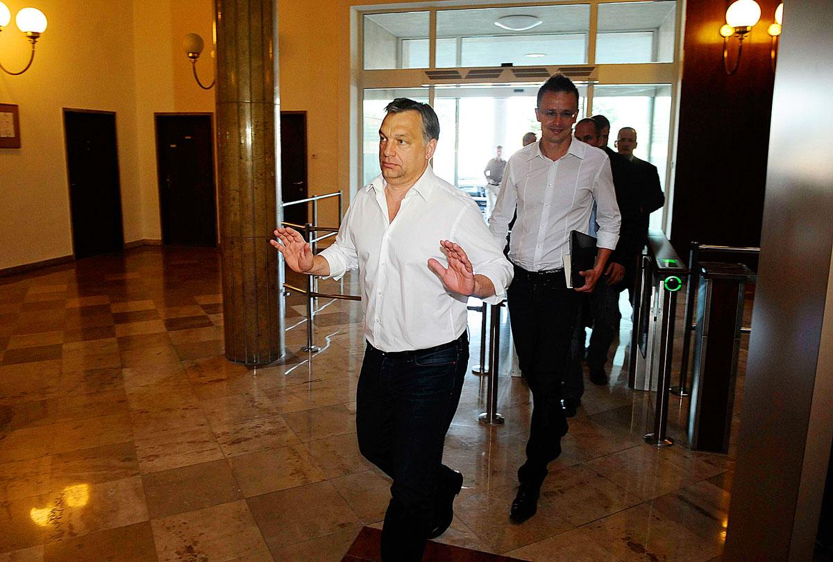 Orbán és Szijjártó 2011-ben. Az unió álláspontja kristálytiszta