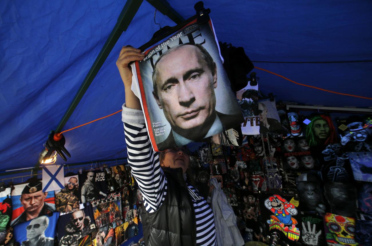 Putyint ábrázoló szuvenírek egy Szentpéterváron.