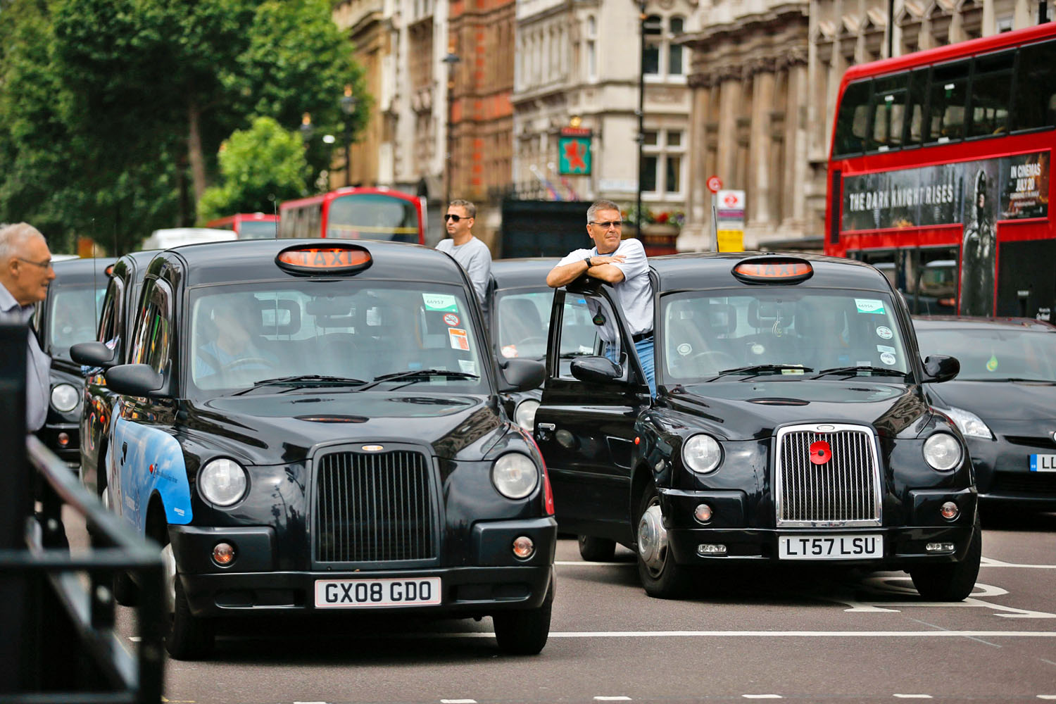 Fekete taxik London belvárosában. Bíróságon támadták őket
