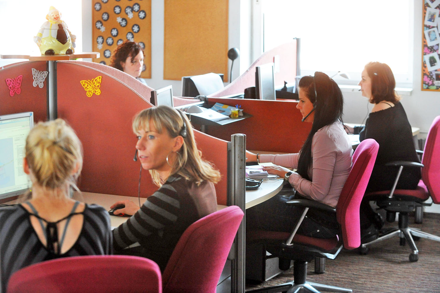 Részmunkaidős álláshelyeken – tipikusan ilyenek a call centerek – a nők felülreprezentáltak