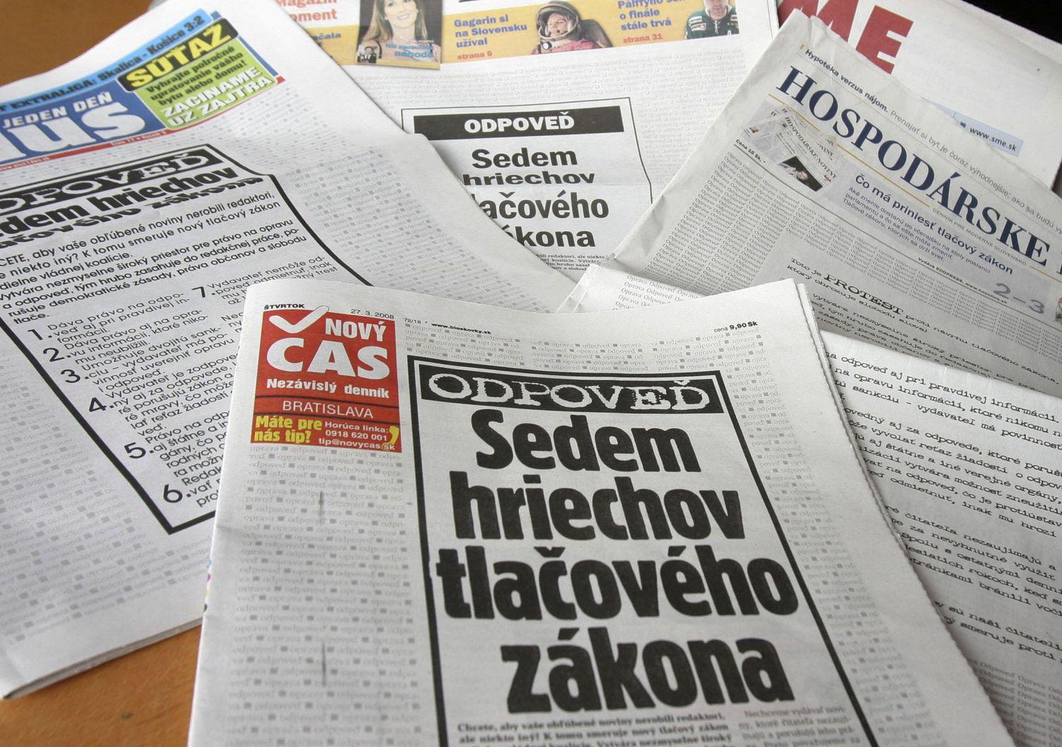 Címlapok Szlovákiában. A fizetős tartalomról mindenki maga dönthetett, de az internetes látogatottság 40 százalékkal zuhant