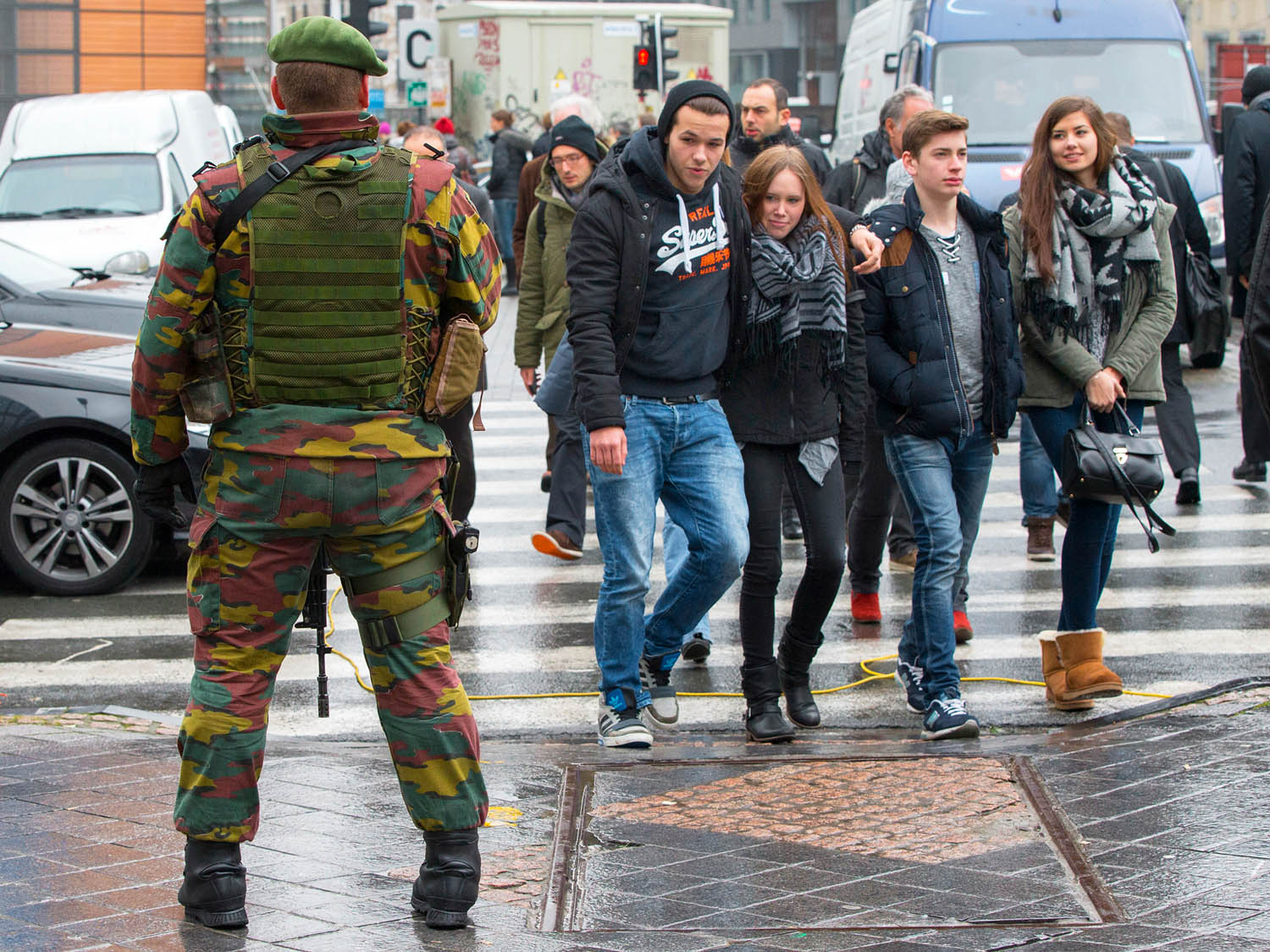 Katona őrzi az EU-külügyminiszterek tanácskozásának helyszínét Brüsszelben