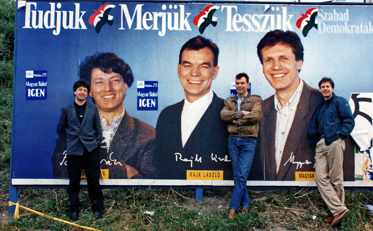 Amikor még a liberálisoknak volt okuk a mosolyra. Pető Iván, Rajk László, Magyar Bálint és Magyarország az 1990-es kampányban FOTÓ: HORNYAI ESZTER