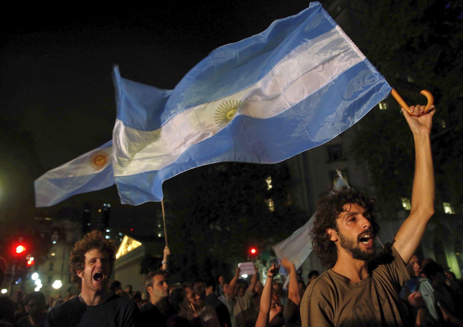 Tüntetők Buenos Airesben Nisman halála után