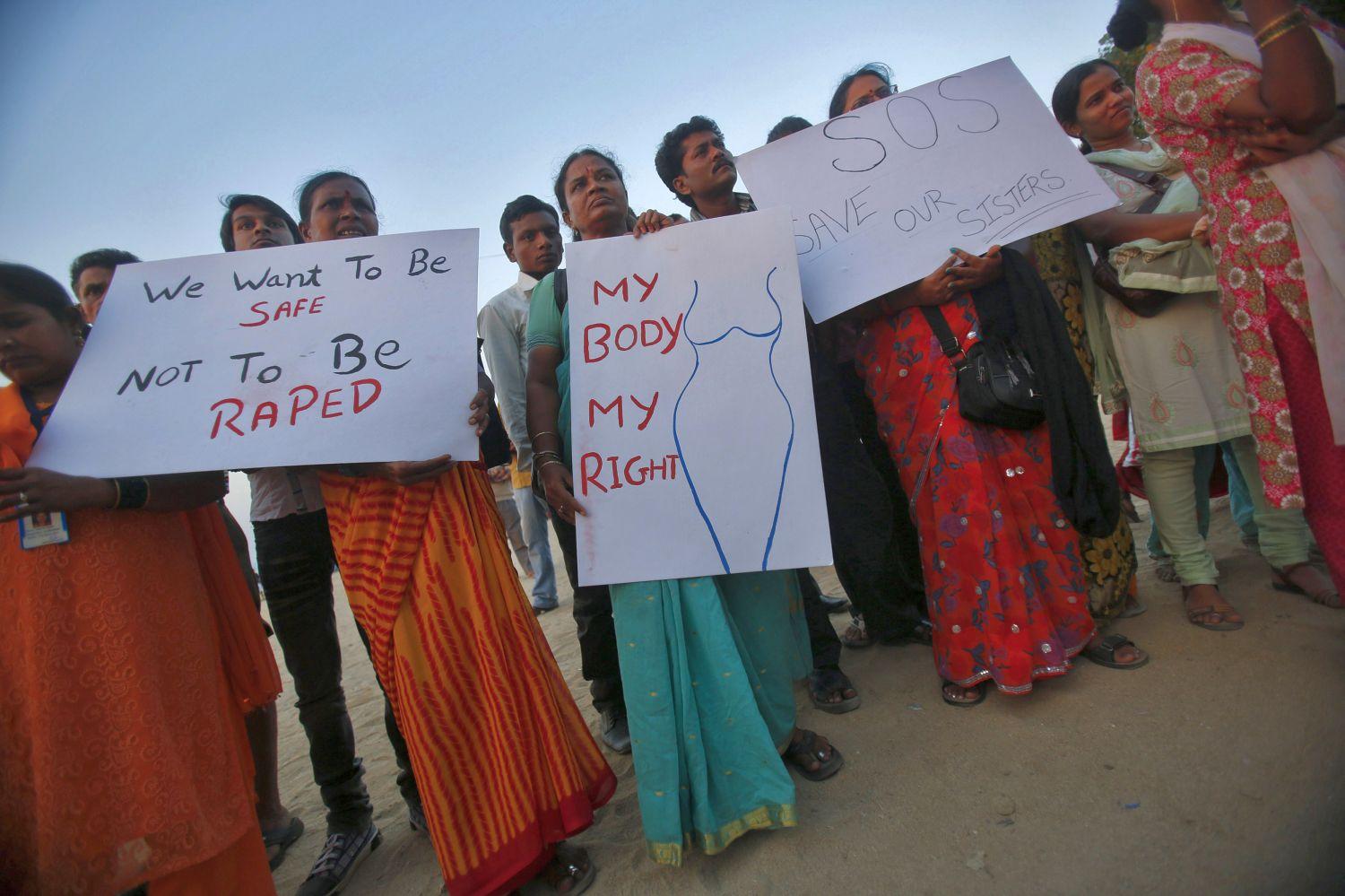 2012 végén tüntetéshullámot indított el a fiatal lány megerőszakolása. 
