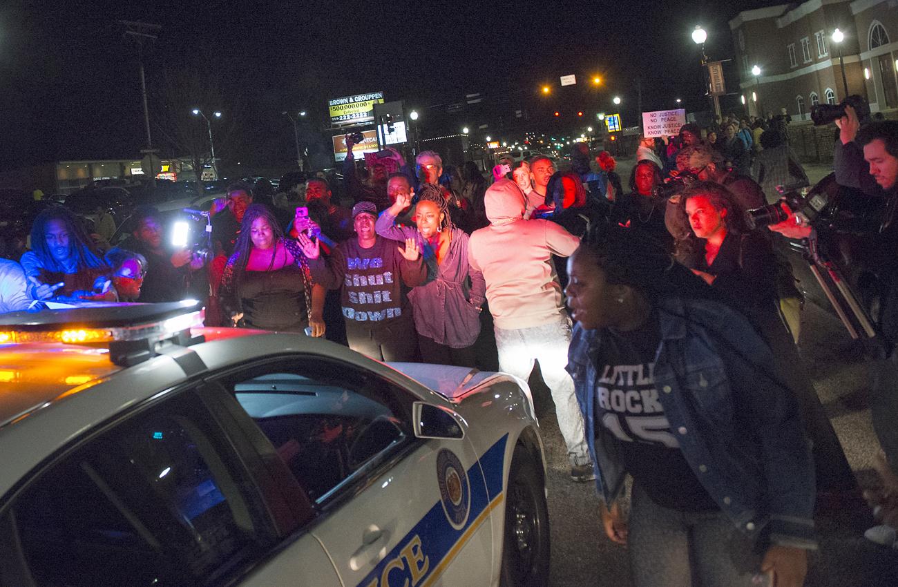Ismét elszabadultak az indulatok Fergusonban