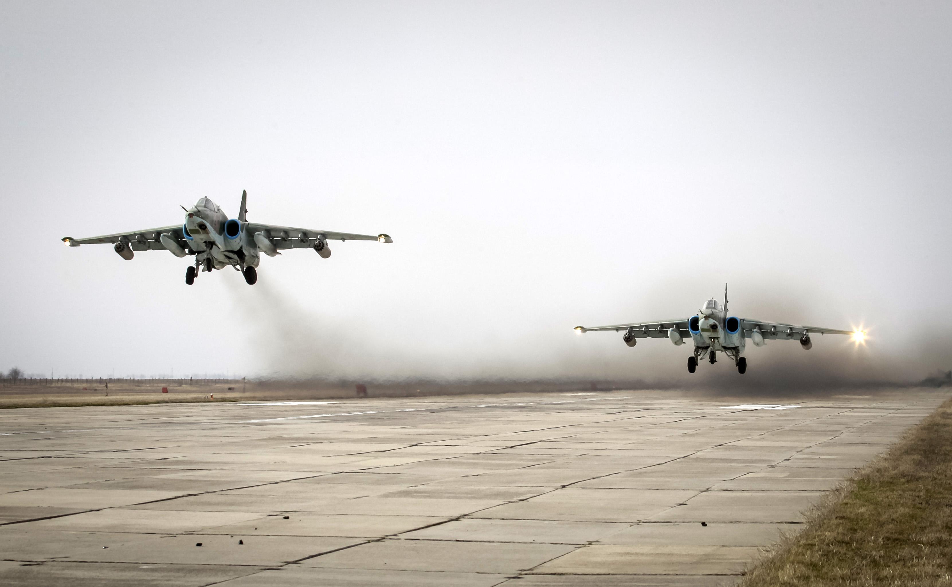 Szuhoj 25-ös vadászgépek szállnak fel hadgyakorlatra Sztavropolból