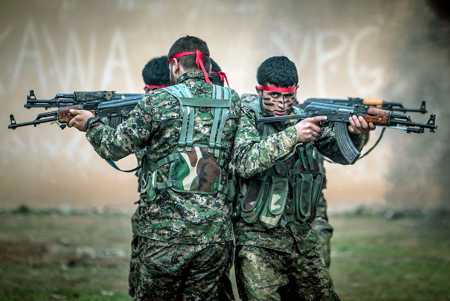Kurd önvédelmi alakulat hadgyakorlaton. A szakértők nem aggódnak a stabilitásért