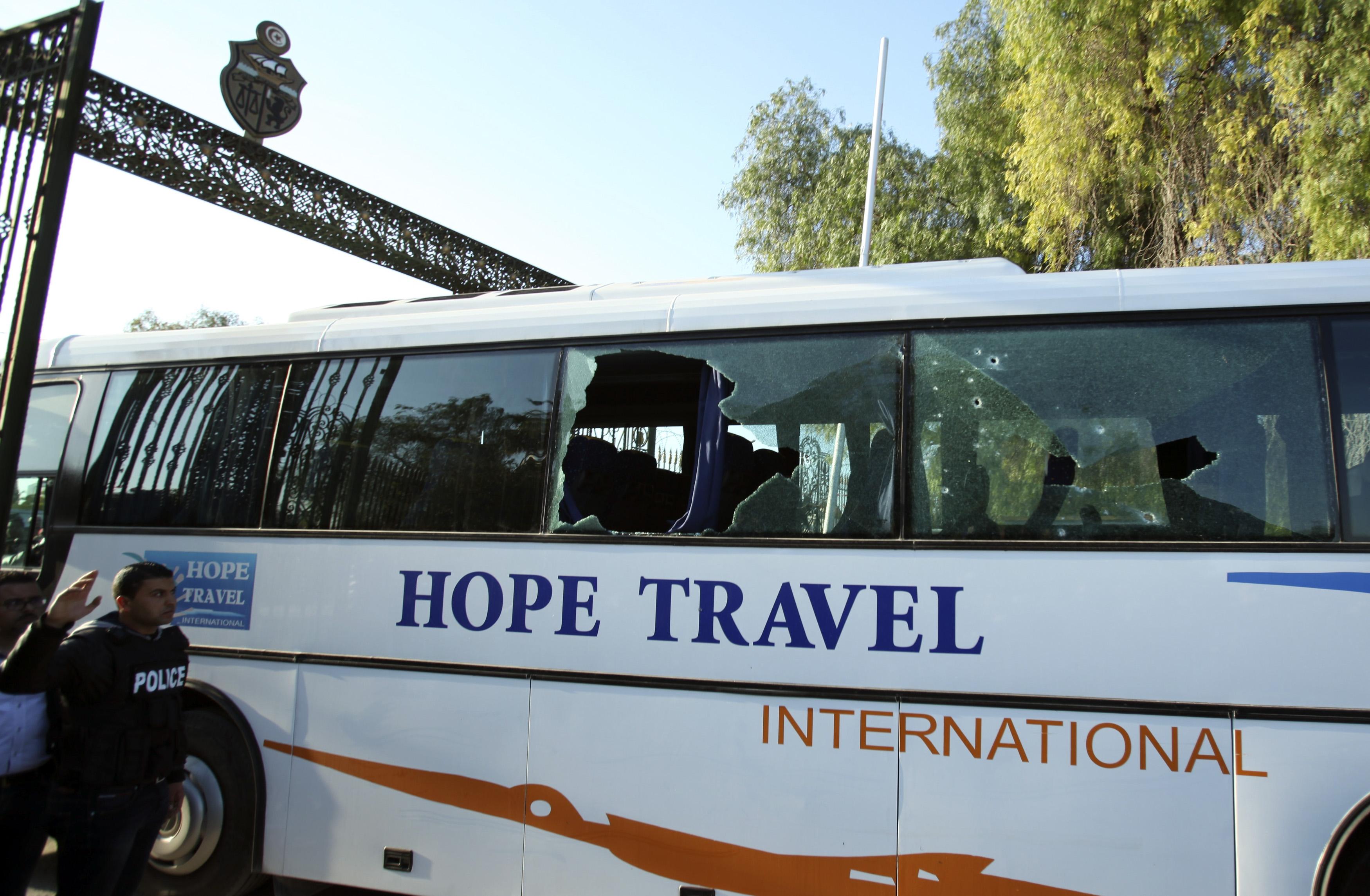 A Hope (Remény) utazási iroda buszát is találat érte a tuniszi múzeumban kitört lövöldözés során