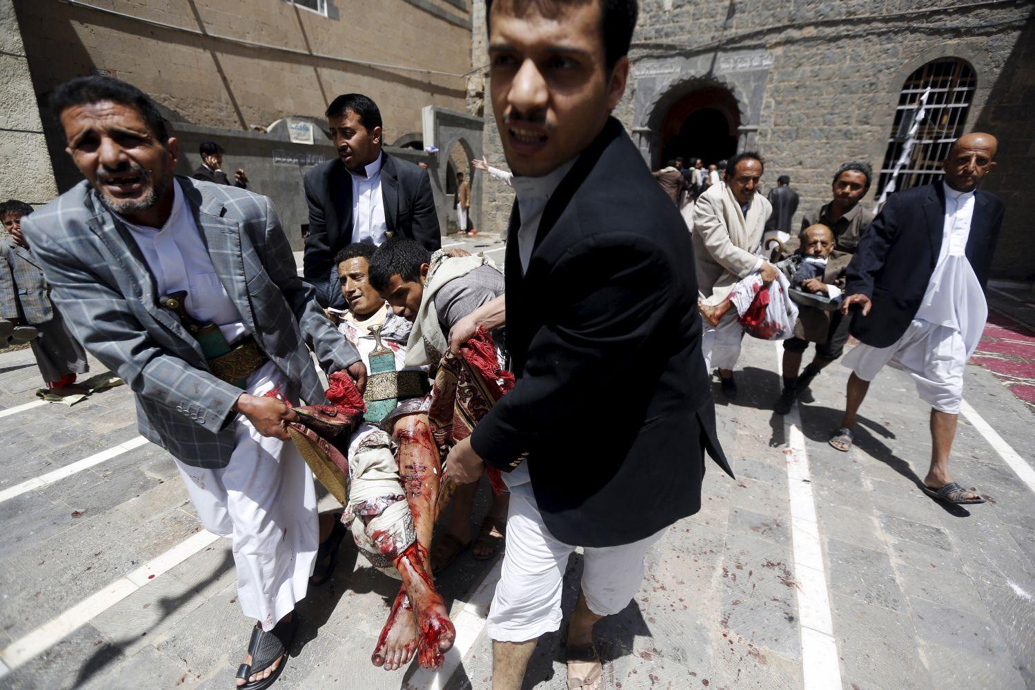 Sebesülteket menekítenek ki a felrobbantott mecsetből