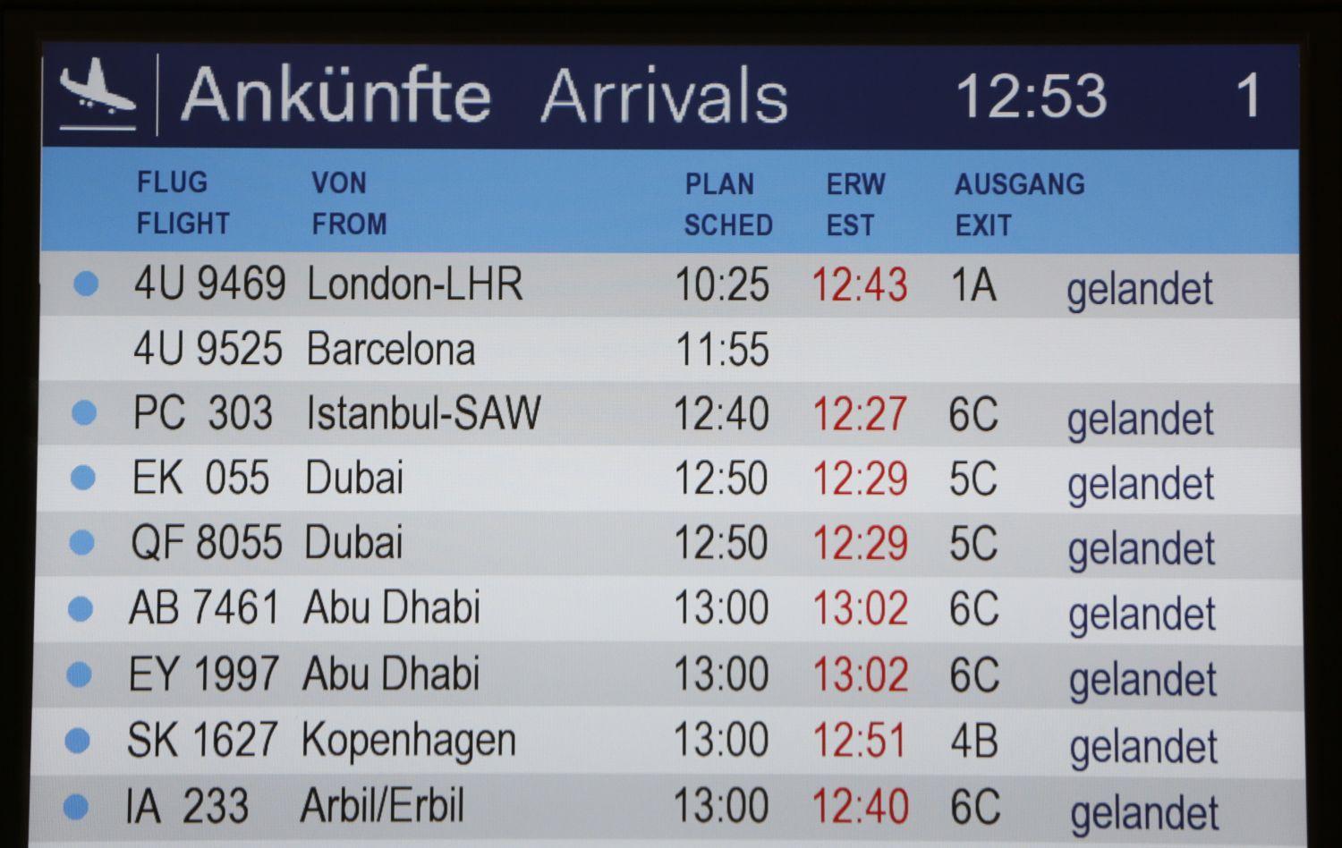 Amikor az információ hiánya a legdrámaibb. Hiányzik a 4U 9525 járat érkezési időpontja a düsseldorfi reptér járatinformációs táblájáról