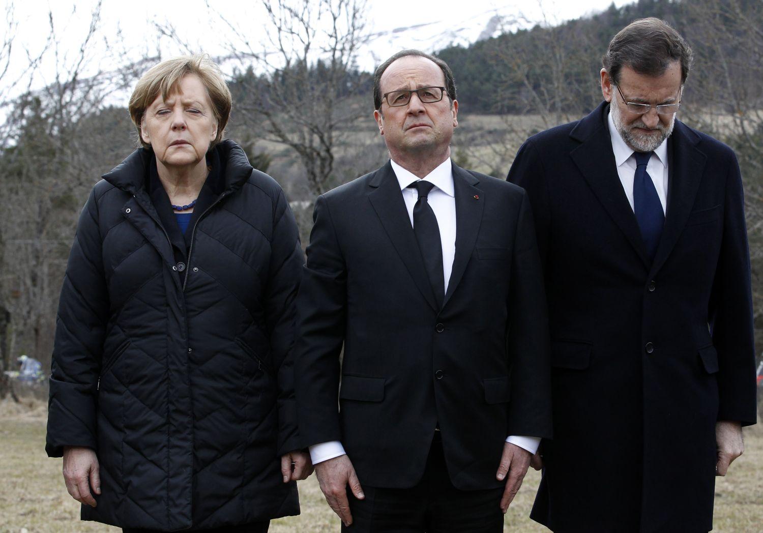 Angela Merkel német kancellár, Francois Hollande francia elnök és Mariano Rajoy spanyol kormányfő szerdán ellátogatott a tragédia helyszínére