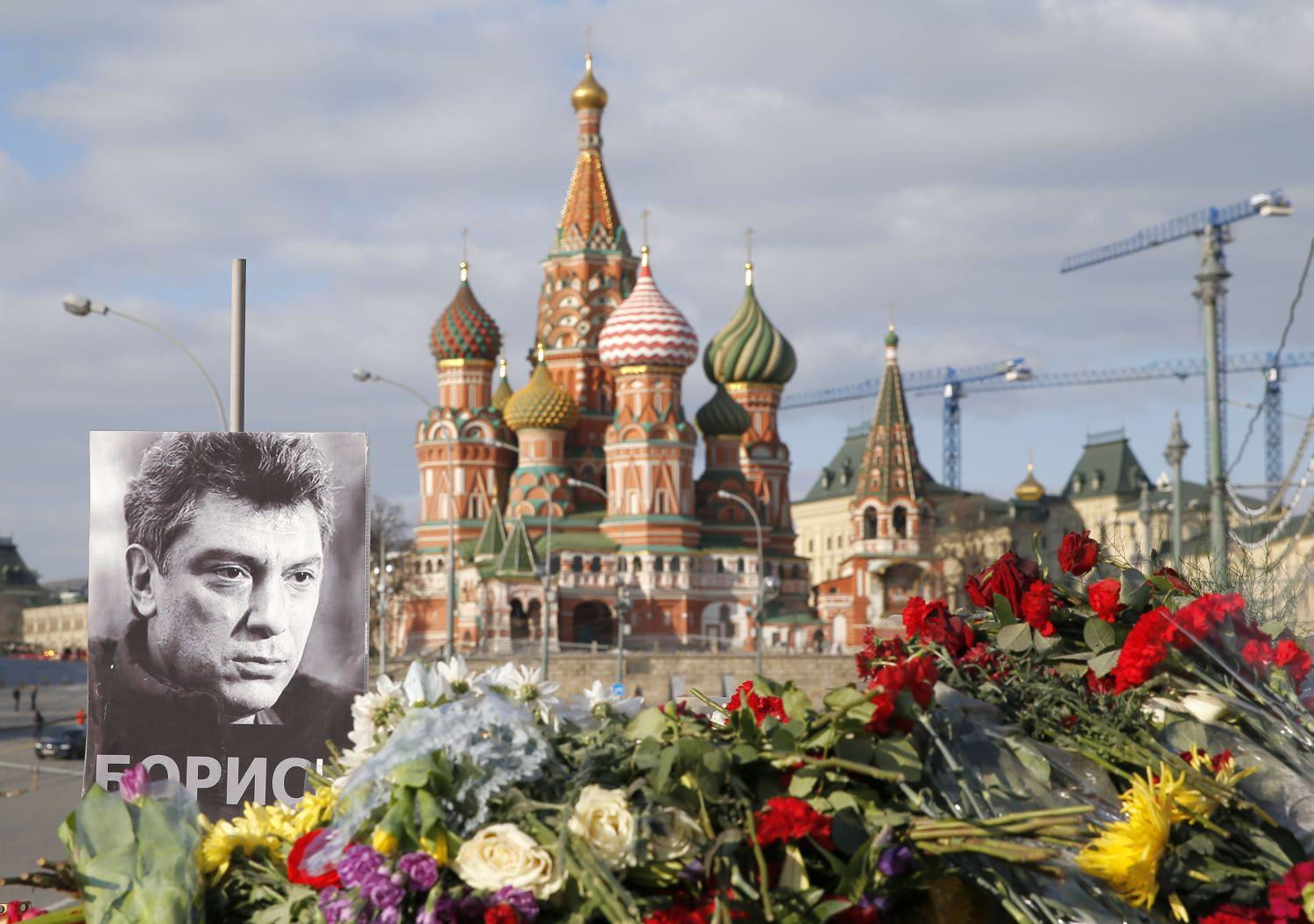 Borisz Nyemcov portréja a gyilkosság helyszínén
