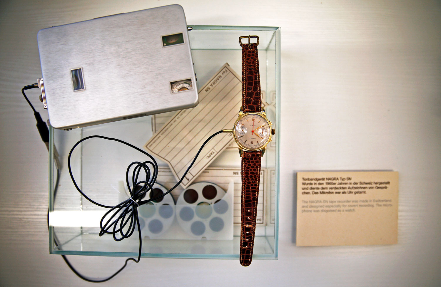Órába rejtett lehallgatókészülék a Stasi eszköztárából